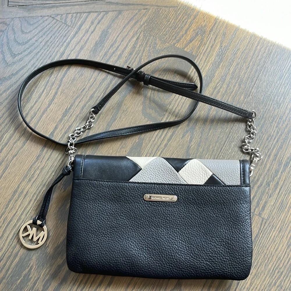 Women’s Michael Kors Black/Gray/White Leather Crossbody Clutch Bag